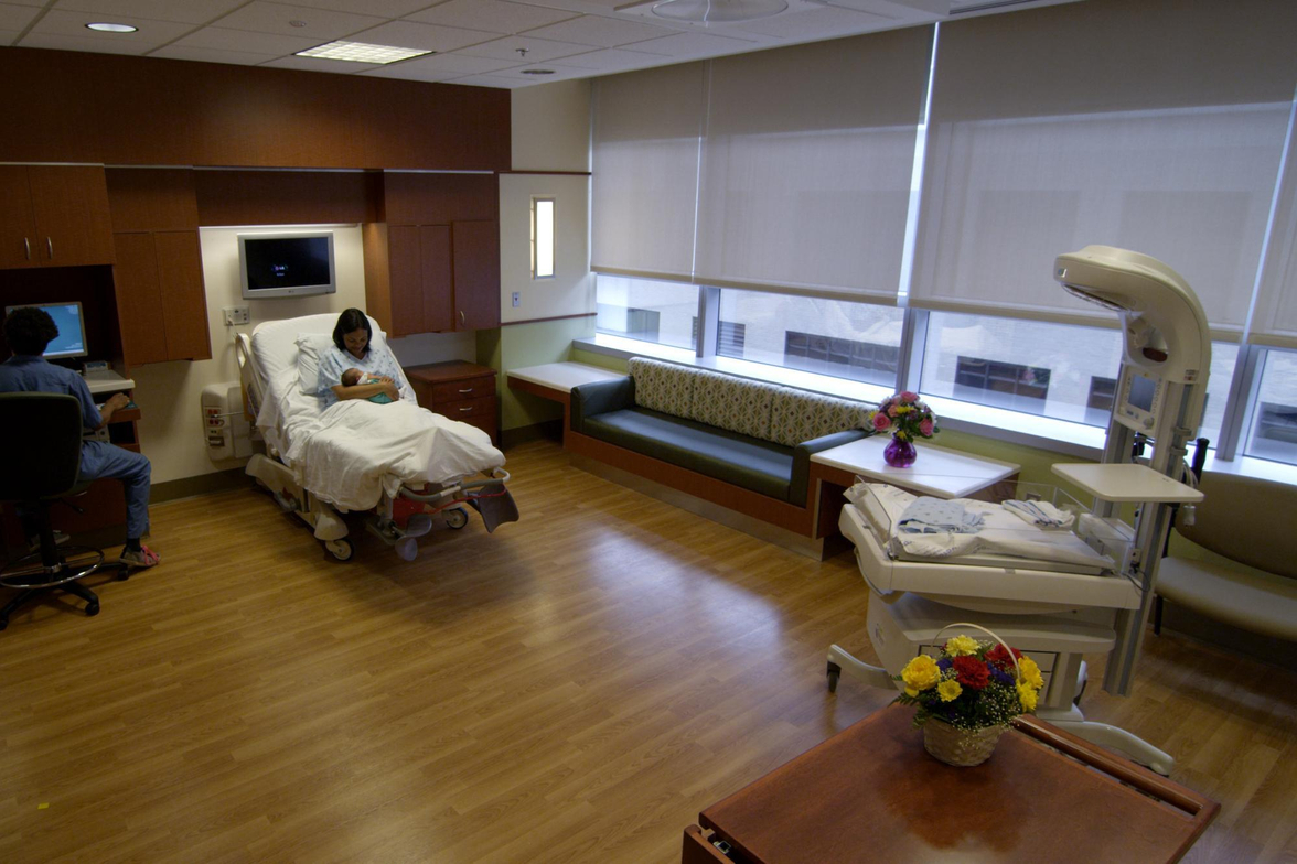 10 Mother-Baby rooms are spacious and private..jpg