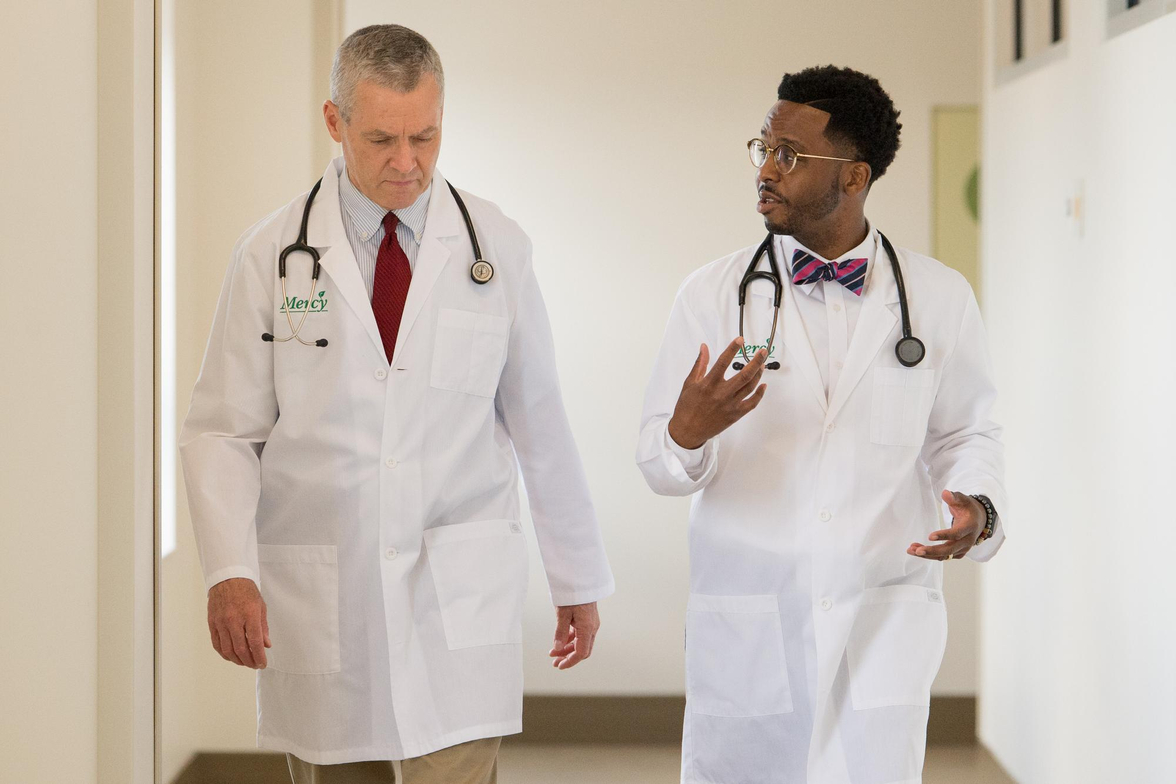 Clemens_Woods_Labcoat_Walking_Talking_Hallway_6.24.2021_Mercy-FamilyCarePhysicians-0133-022.jpg