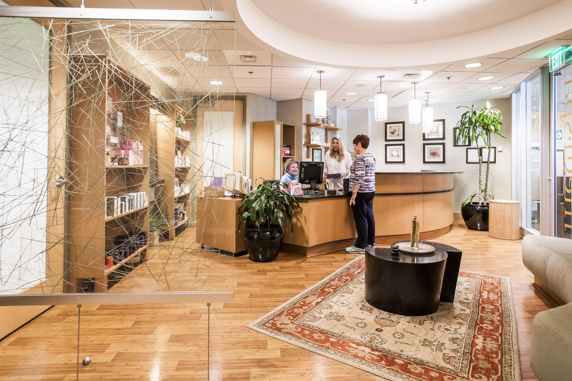 Donna_Chang_Sister _W_F_Unknown_Interior_Medi_Spa_Reception_6.25.2018_Mercy5-2-18-0817.jpg